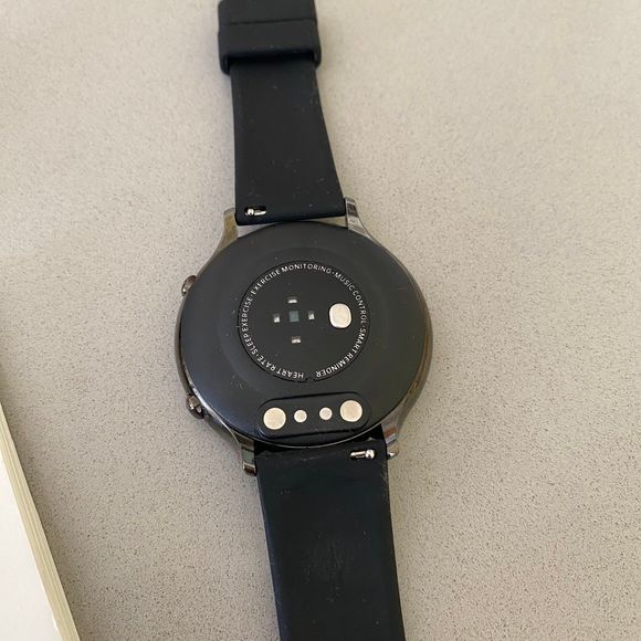 Smart Watch Black Wristband Touch Screen Exercise Monitor - Picture 3 of 3